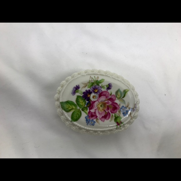 Hand Painted Vintage Porcelain Trinket Box - Picture 2 of 5